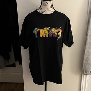 💗Gildan Black T-Shirt with Colorful Graphic